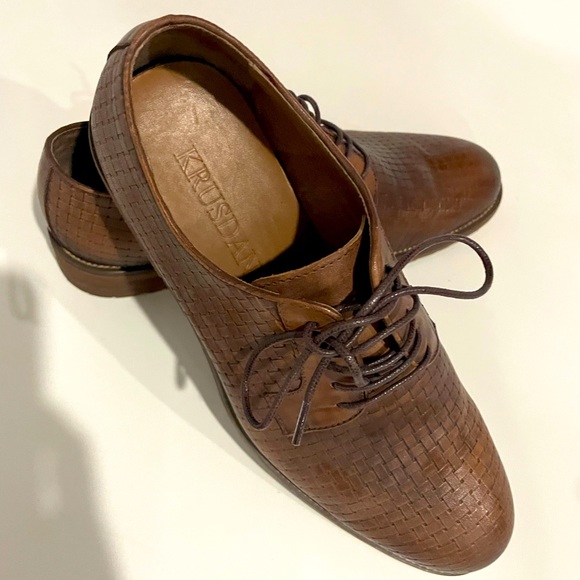 Krusdan brown men’s shoes. Size 7. Brown. Like new! main image 3